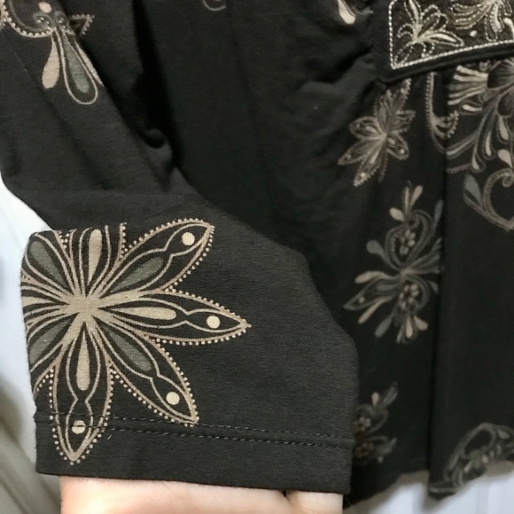 Ann Taylor Pretty V Neck Top 3/4 Length Sleeves - Picture 6 of 7